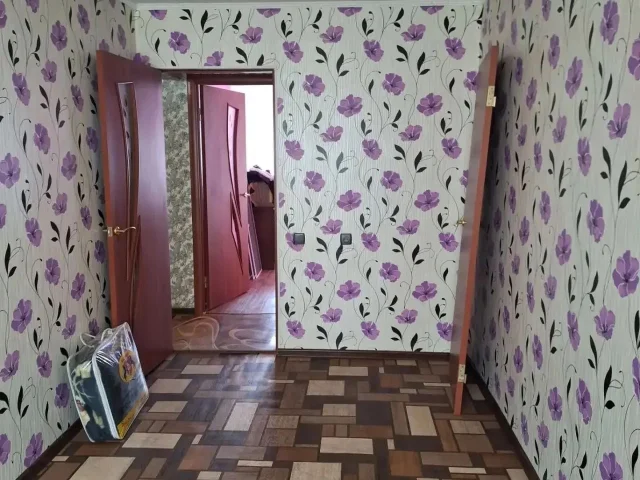 Фото: ✅Бессарабка✅ улица Поля Робсона 16, 3-х комнатная квартира, 3/5, общая площадь 56 кВ.м., окна пластик, балкон застеклен 