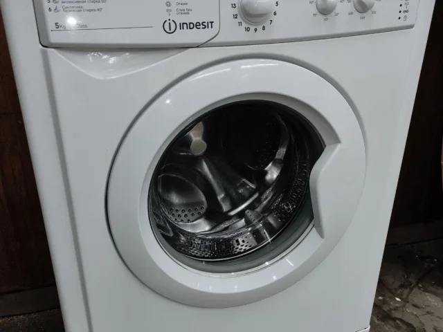 Фото: Продам стиральную машину Indesit, в пользовании не долго, состояние новой, экспресс стирка 15 мин, функции сокращения вр