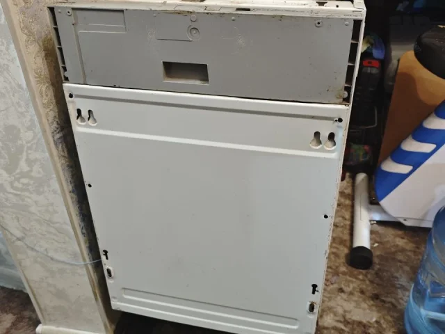 Фото: Продается посудомоечная машина Zanussi в рабочем состоянии, есть нюансы по роликам корзин для посуды. Самовывоз