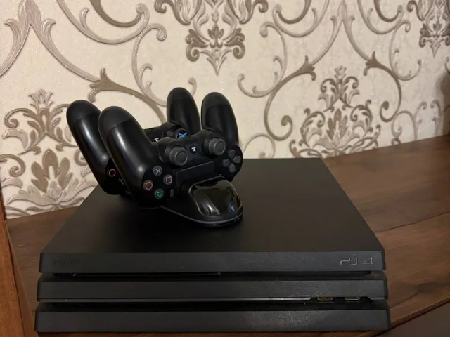 Фото: Продам Sony PlayStation 4 pro 1 tb памяти в отличном состоянии