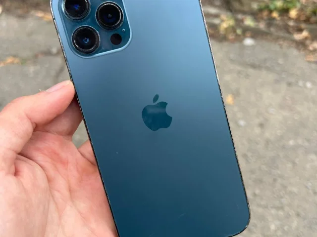 Фото: iPhone 12 Pro Max 256 gb без вскрытий 81%, родная