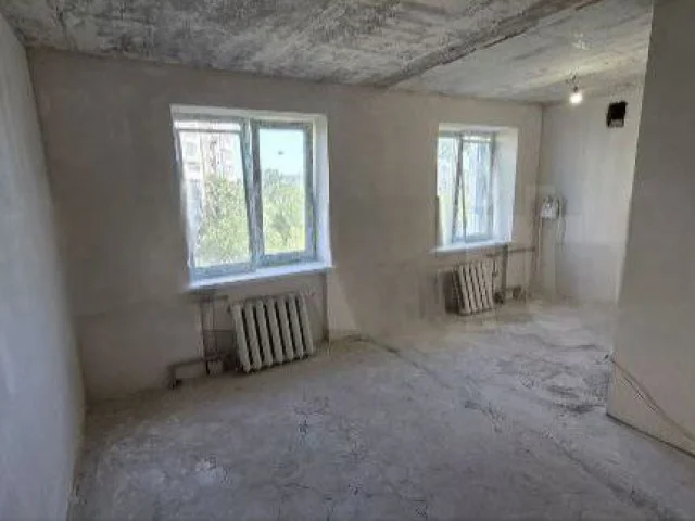 Фото: Продам 2-комн в Центре Луганска, городок Пархоменко, р-н ост."Донбасс", 5/5, кирпич.дом, под чистовую отделку, не углова