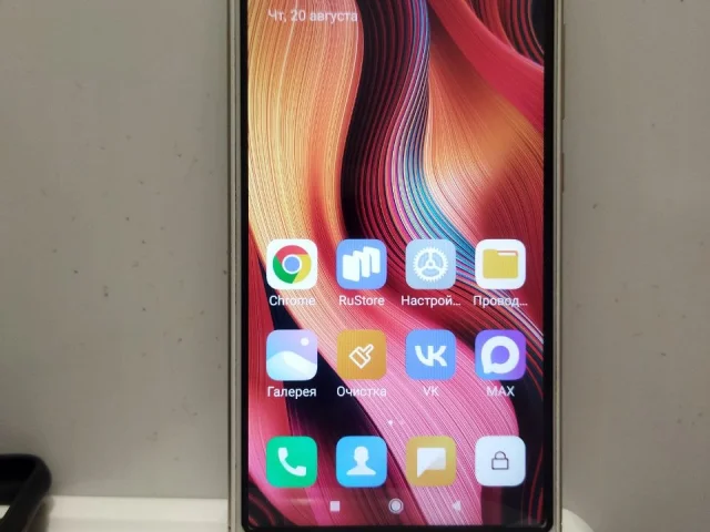 Фото: Xiaomi redmi 6a,память 3/32гб.,все работает,защитное стекло,чехол,цена 1700р.,Луганск,