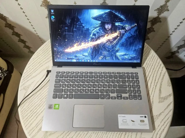Фото: Игровой,не сложные игры/Asus Vivobook/Intel Core i3 1005g1/4 потока до 3,4Ггц/12 ОЗУ DDR4/2 видеокарты ,Nvidia GeForce m
