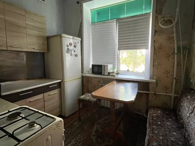 Фото: Продается в Мариуполе просторная 3-комнатная «сталинка» на пересечении проспектов Ильича и Металлургов