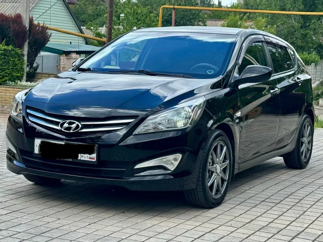 Фото: Продам Hyundai Solaris. 2016 года хечбек объем двигателя 1.6 коробка автомат кондиционер подогрев сидений электро зеркал