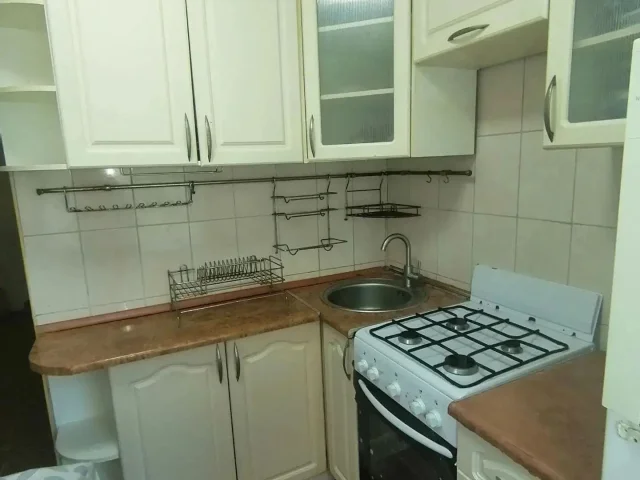 Фото: Продажа 3х ккв. в районе Ленинградского проспекта на 2 этаже 5ти этажного дома. Тип дома "брежневка". Комнаты смежно-раз