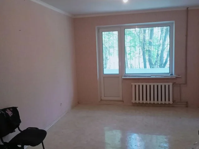 Фото: Продам 4 комнатную квартиру в жилом состоянии в Луганске на Якира ,район университета Даля