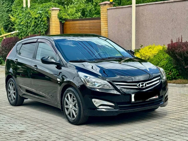 Фото: Продам Hyundai Solaris хечбек объем двигателя 1.6 коробка автомат кондиционер подогрев сидений электро зеркала подогрев