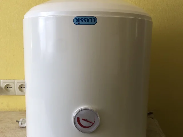 Фото: Продам Водонагреватель бытовой электр. 50 л .Classic; модель VM50N4L мощность 1500W(Вт)Размер(в/ш/г)570 х 433х455 мм. Б/