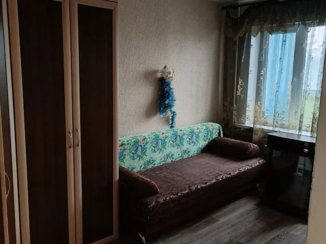 Фото: Продам 2-х комнатную гостинку,Левобережный р-н,пр.Победы.Квартира находится на 3-м этаже 5-ти этажного дома.Общая площад