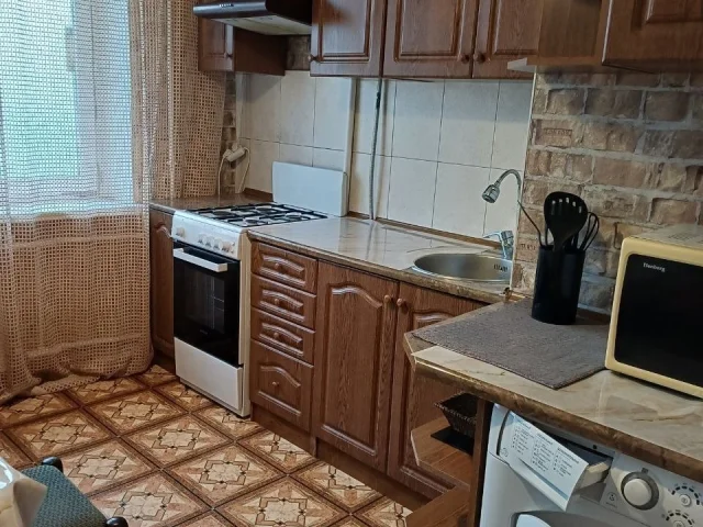 Фото: Продам 3к.кв Ильичевский район,проспект Металлургов, 210,магазин "Каскад"