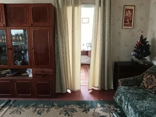 Фото: Горловка!!! Продам 2-х ком. кв-ру, в самом центре города!🔥 ул. Гагарина, 37а, 4/4. Дом кирпичный. Окна пластиковые. Сану