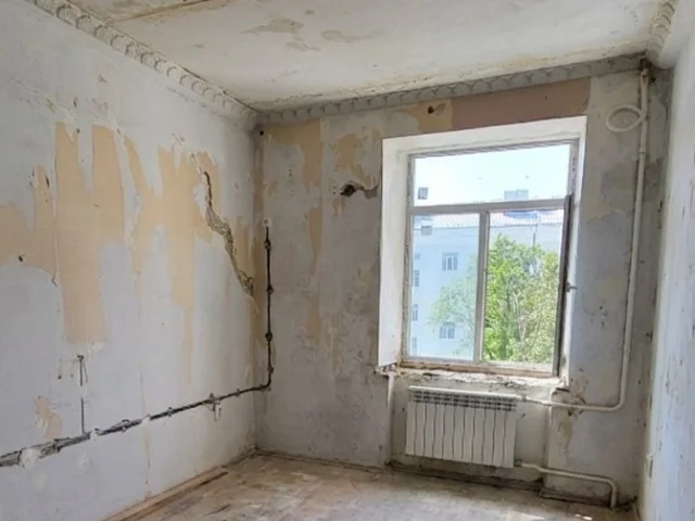 Фото: В продажу предлагается 1к. сталинка в центре Левого берега, пр-кт Победы, ориентир - площадь Победы