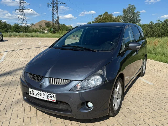 Фото: Продам или рассмотрю обмен с вашей доплатой! Mitsubishi GRANDIS! В отличном состоянии! 2005 года! Двигатель 2.4 работает