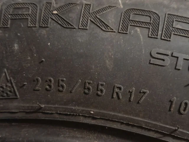Фото: Продам шины, комплект R 17, 1 комплект R 18 , все Зима, цена за 4 колеса 12т.р. Геническ