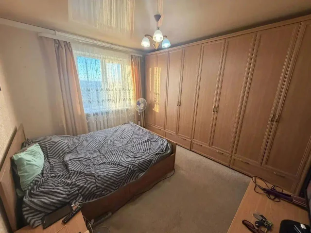 Фото: Продам 2- к комн. квартиру (улучшенку) 56 кв. м., Луганск 50- летия Октября (р- н МФЦ), на 8/9 этаже. В квартире: 2 изол