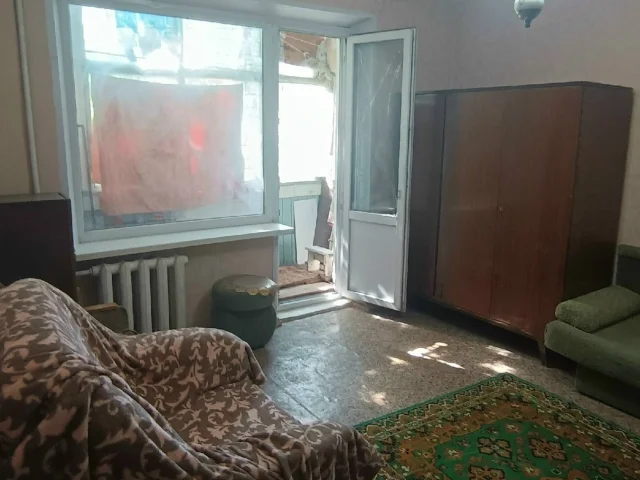 Фото: Горловка! Продам 1-ком.кв-ру, ж/м Строитель, ул. Жукова 8, 3/9, не угловая. Общ. пл. 30 кв м. Окна пластиковые. Есть бол