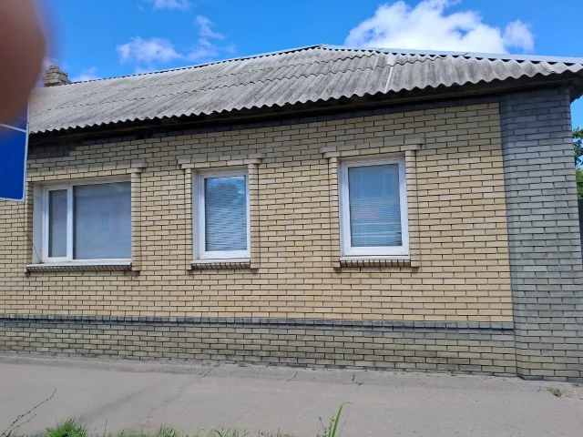 Фото: Продается участок 614 кв. м. С 2 квартирами ,гараж с подвалом все приватизировано,центр города по адресу г Старобельск у