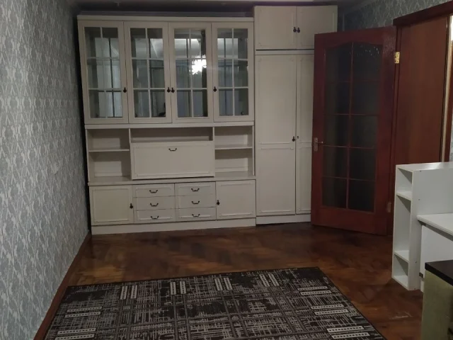 Фото: Продам 2 х комнатную квартиру с мебелью и техникой в районе зелёной поликлиники, рядом парк, школа ,детские сады, бассей