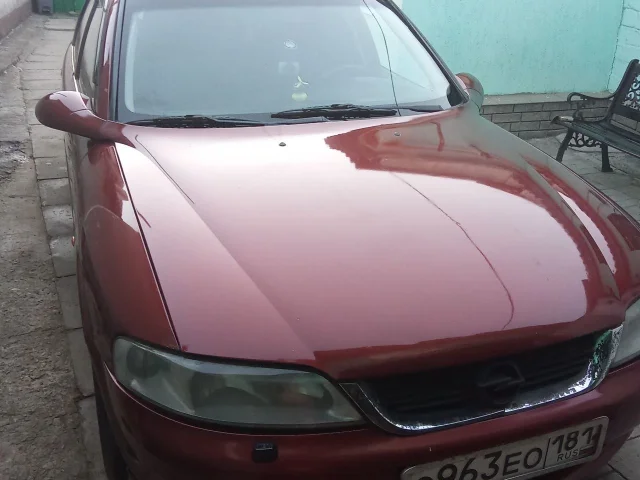 Фото: Луганск.Продам opel vectra b 2001г.Объем 1.8. АКПП. Замена помпы и ремней 2 тыс. назад. Едет бодро.Каждый день на ходу.