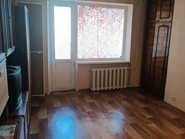 Фото: Продам 1-комнатную квартиру, ж/м Строитель, улица Казарцева 3, 4/9. Квартира не угловая, теплая, светлая, чистая, окна и