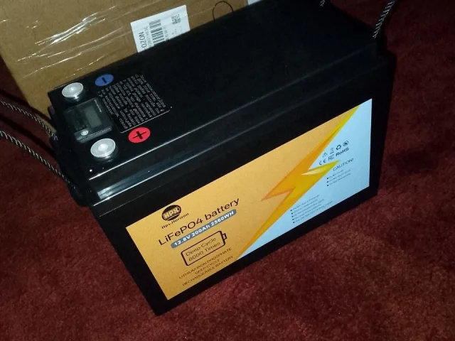 Фото: Продам новую литий-железо-фосфатной батарею LIFePO4 12.8V 200Ah 2560Втч. Для использования резервного питания через инве