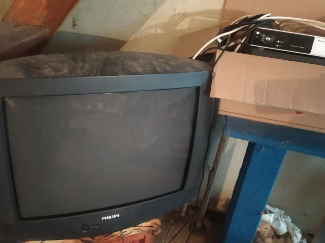 Фото: Отдам рабочий телевизор и проигрыватель DVD. Макеевка