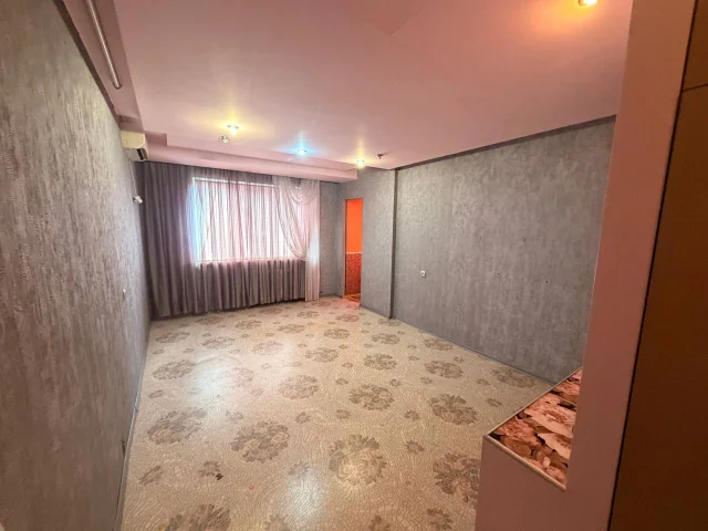Фото: Продам 3- х комн. квартиру 74 кв. м. (перепланированную в 4- комн.), в Луганске на кв. Южный (р- н СМ Максим), на 7/9 эт