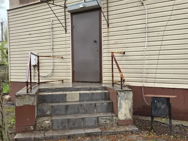 Фото: Сдам в аренду помещение 31 кв.м., ул.Гагарина 60, р-он собора. Высокий цоколь, помещение тёплое, две комнаты, санузел. Д