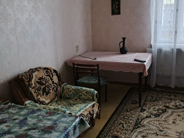 Фото: Сдам 4-х ком. кв-ру ж/м Комсомолец, ул.Дубинина 7 2/9.В квартире есть все необходимое для проживания:холодильник, стирал