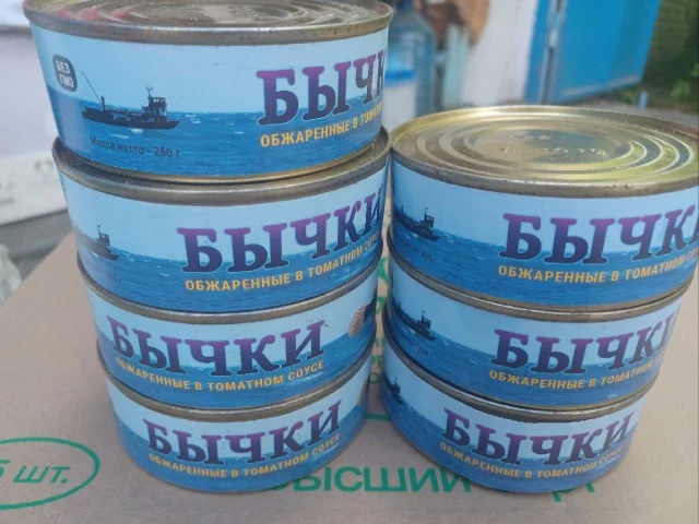 Фото: Продам тушенку в/с говядину 200 руб. банка, бычок азовский в томате 200 руб.банка, килька в томате 100 руб.банка,сгущенк