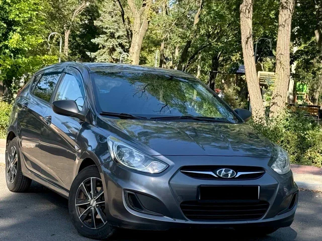 Фото: Hyundai Solaris 2011