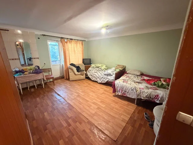 Фото: Продам 1- к комн. квартиру 31 кв. м., Луганск кв. Шевченко (р- н рынка Поляна), на 3/5 этаже. Квартира в жилом состоянии