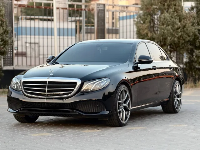Фото: MERCEDES BENZ E200 🚗