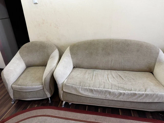 Фото: Продам диван с двумя креслами.Спальное место 1,80/1,4.Калининский район.Цена комплекта 10000 рублей