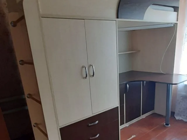 Фото: Продам 3 в 1 (кровать, письменный стол, шкаф) б/у, в хорошем состоянии, пользовались мало. Размеры длина 2,15м, высота 1