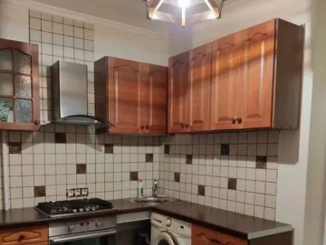 Фото: Сдам 1-к квартиру в г.Харцызск, мкр.Черемушушки. Рядом вся инфраструктура. Для проживания имеется вся мебель и техника,