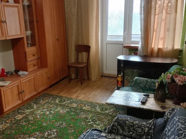 Фото: Продам 2-ком. кв-ру, ул. Ак. Павлова 14, 4/4, р-он 2-ой больницы, кирпичный дом, крыша шиферная в порядке, не угловая, 4