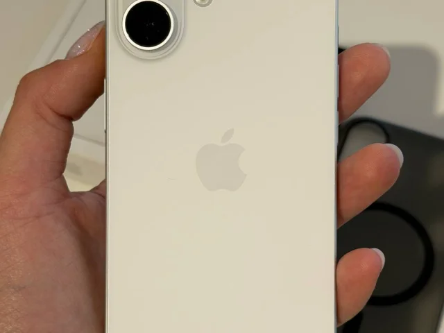 Фото: iPhone 16 128Gb Sim+eSim
