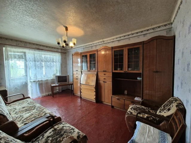 Фото: Цена снижнена. Продам 2х ком.кв-ру, ул.Остапенко 58, 4/5. Не угловая, 45 кв.м., комнаты раздельные, окна пластик, замене