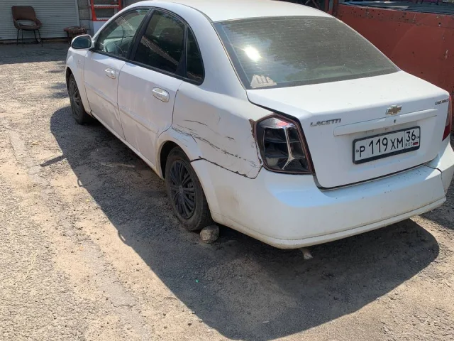 Фото: Горловка.Продам лачетти 1,4,нет компрессии в 3 и 4 цилиндре,стс,птс,дкп есть 100₽
