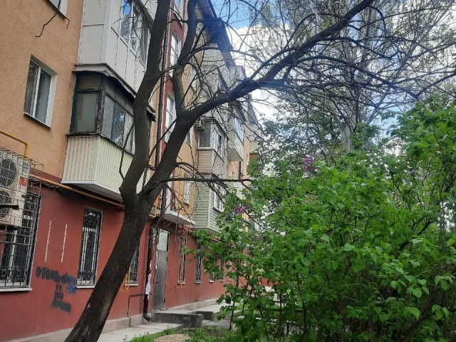 Фото: Продажа 2х комнатной квартиры напротив Ильичевского суда. Общая площадь 44,5м, жилая - 28,5м, кухня 7м. Квартира располо