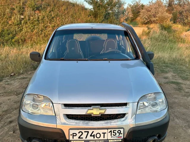 Фото: Продам Niva Chevrolet 2011 года 188 тысяч пробега,1.7 инжектор, мотор едет бодро!кпп 5 ступка не хрустит,не выбивает,раз