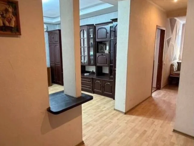 Фото: Продаётся трёхкомнатная квартира! Гвардейка!