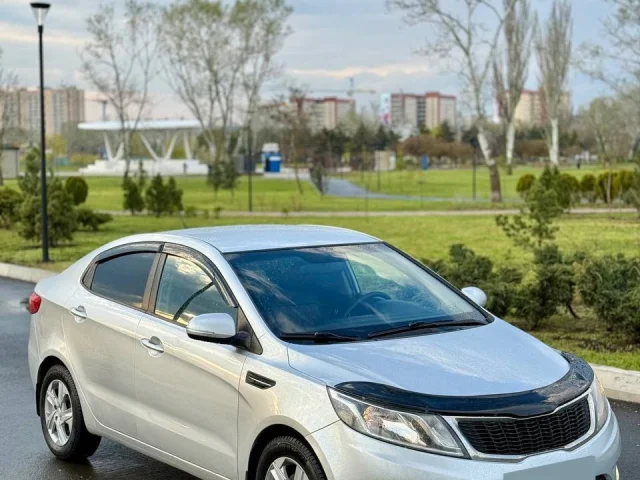 Фото: Продаю Kia Rio III 2013 АКПП в максимальной комплектации, пробег 176.500 км, мотор 1.6, коробка автомат. Авто находится