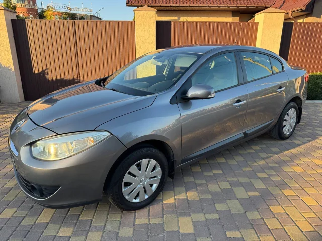 Фото: Продам Renault Fluence 2010,1.6,16V,106 сил,автомат,пробег 173 тысячи,не битый и не крашеный,все стекла заводские!Полная
