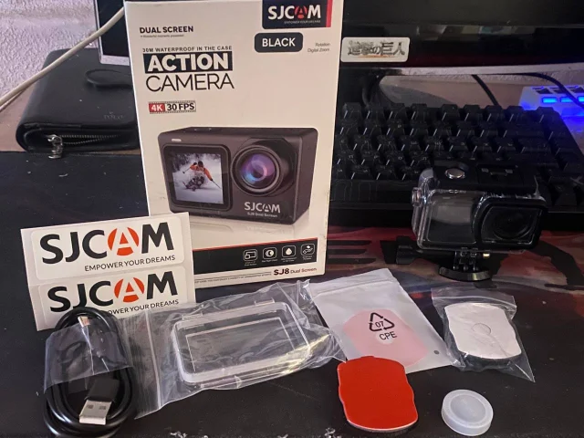 Фото: Продам экшн-камеру SJCAM в полном комплекте. Состояние идеальное — 10/10, пользовался всего пару дней, всё работает отли