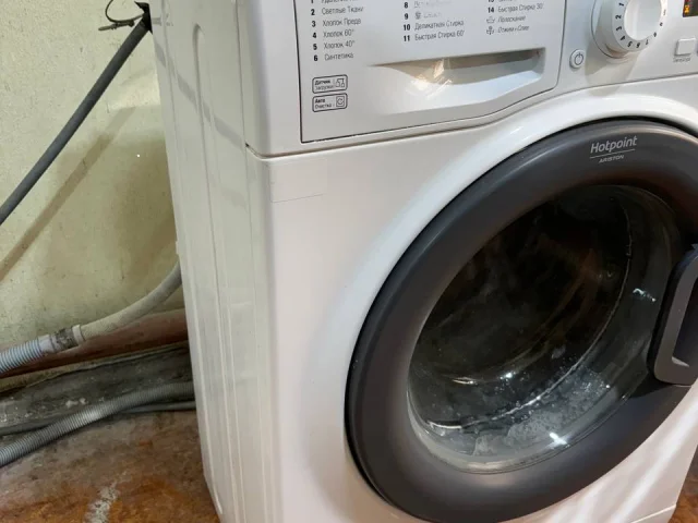 Фото: Продаю стиральную машину Hotpoint Ariston на 6КГ загрузки белья. ✅Машинка имеет быстрый замок (открывается сразу), инфор