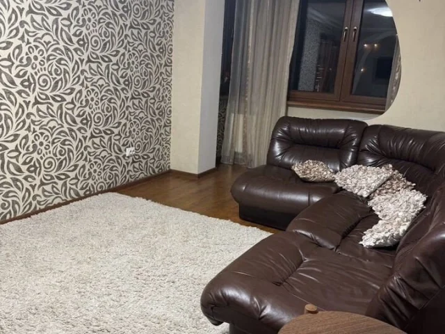 Фото: Сдается двухкомнатная квартира 50.0 м² этаж 3/5 город Донецк, Ворошиловский район, Крытый Рынок